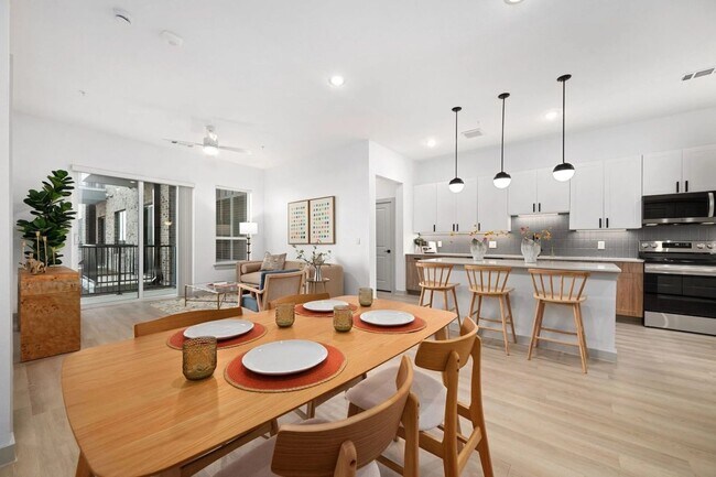 Foto del edificio - 7905 McKinney Falls Pkwy