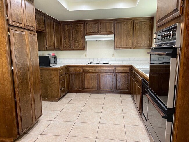 Building Photo - Beautiful Non-Smoking Wildwood Single Stor...