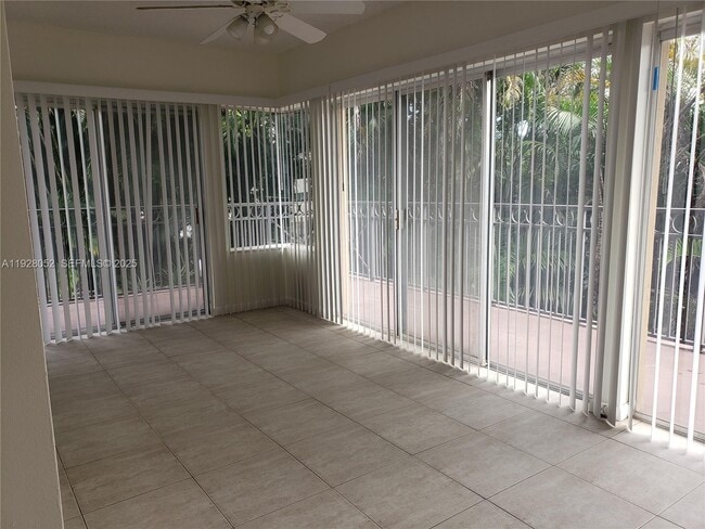 Foto del edificio - 4850 SW 63rd Terrace