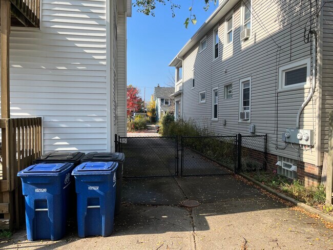 Building Photo - 1263 Jackson Ave