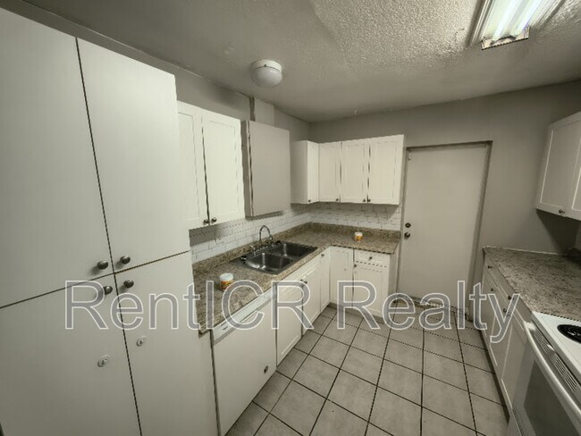 Foto del edificio - 1708 Azalea Ct