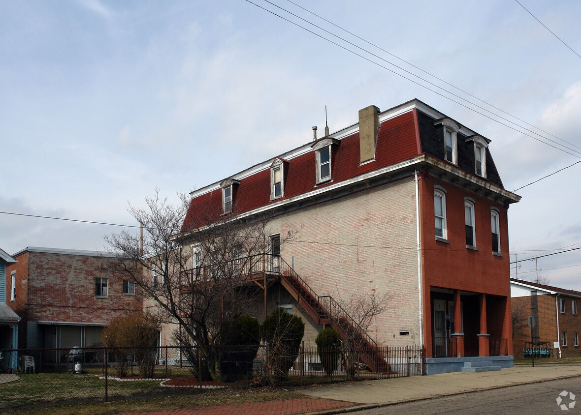 442 W Railroad Ave, Verona, PA 15147 Apartments in Verona, PA