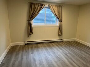 Building Photo - 944 Fairlawn Av