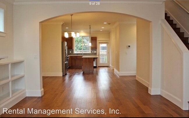 Building Photo - 5406 NE Couch St