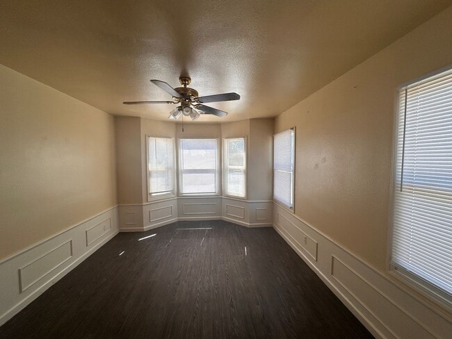 Foto del edificio - Affordable in Northwest Hanford with central air