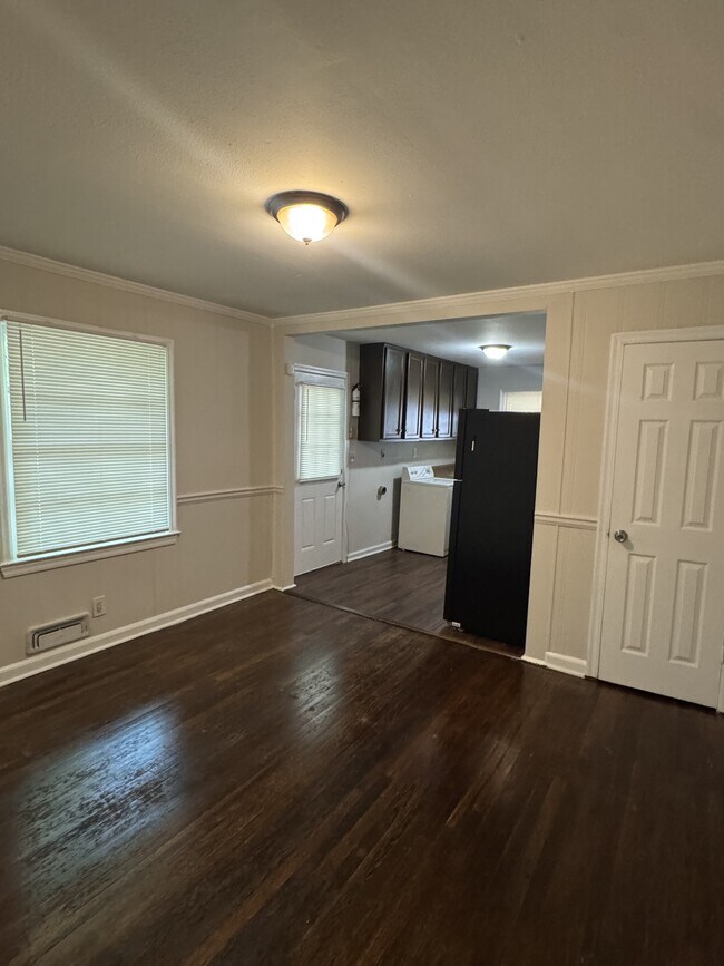 Building Photo - 323 Bromack Dr SE