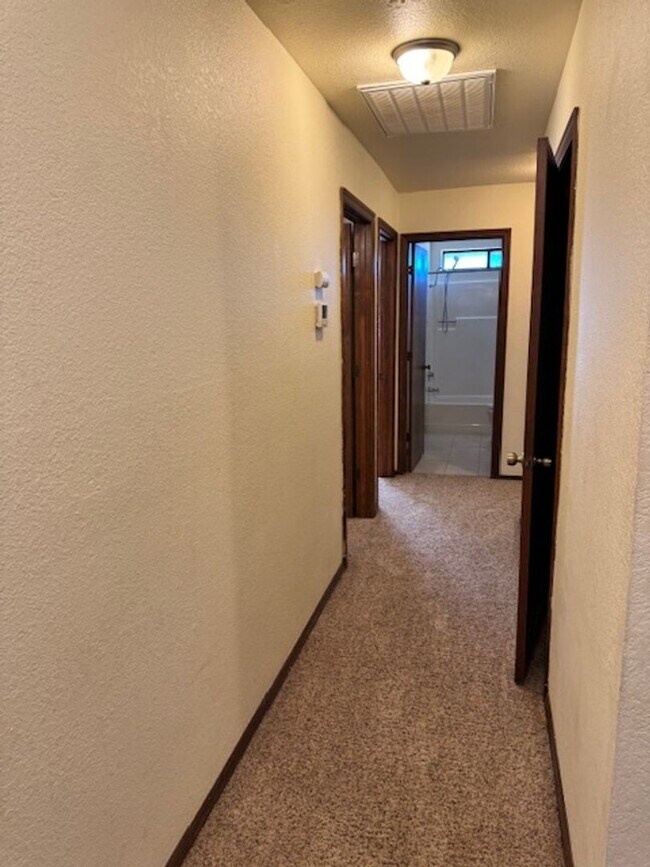 Foto del edificio - Arroyo Manor 3 Bedroom- with bonus room and 2 car garage!