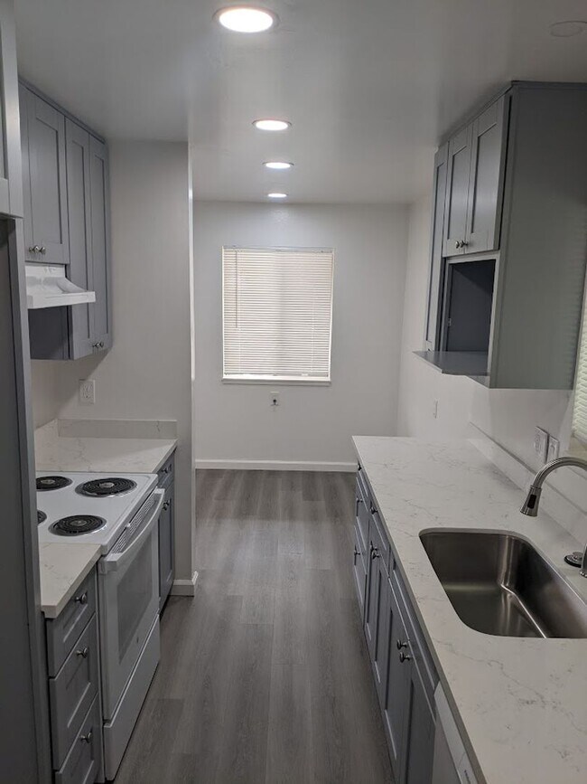 Foto del edificio - SANTA CLARA - updated 4 bedroom home