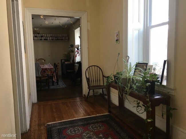 Foto del edificio - 6 br, 2.5 bath House - 452 Green Ln
