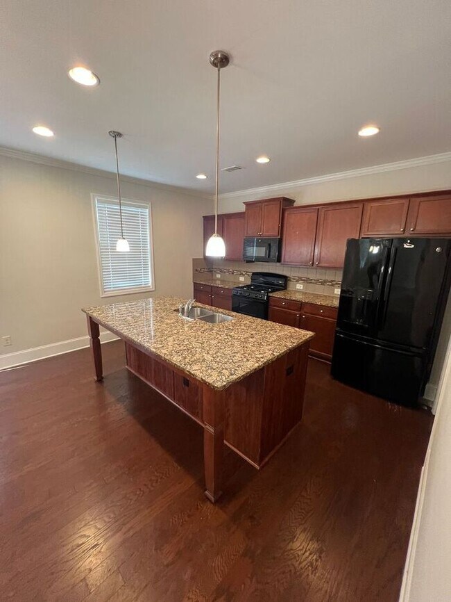 Foto del edificio - !!!WARNING: AVOID SCAMS CONFIRM RENTAL AT ...