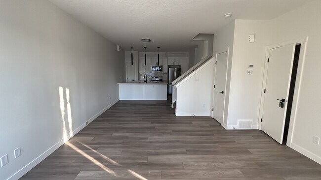 Photo du bâtiment - 11007 132 St NW