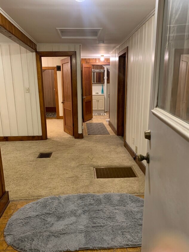 Entry view - 618 Leonard Ave