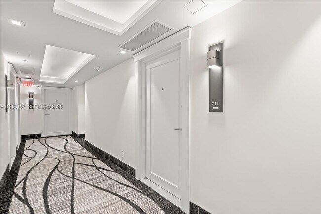 Foto del edificio - 3180 S Ocean Dr