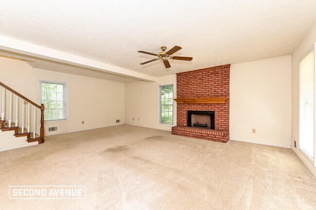 Foto del edificio - 619 Hardwood Ln