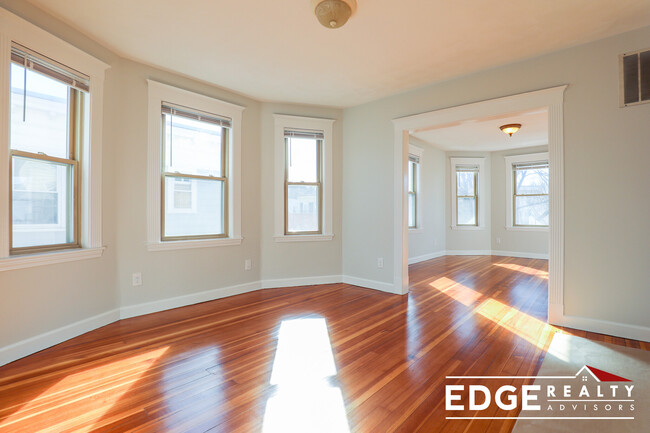 Foto del edificio - 33 Montfern Ave