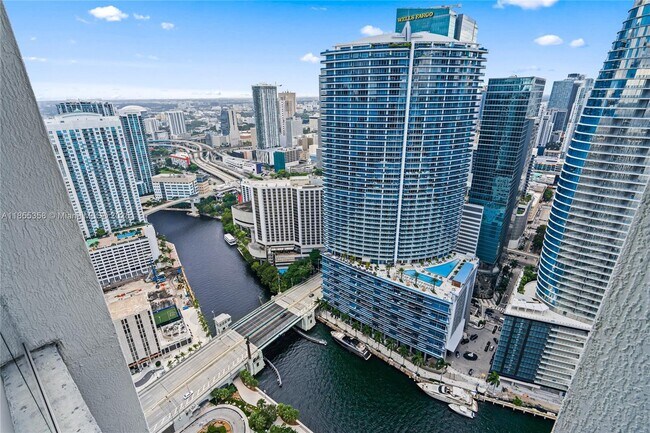 Foto del edificio - 475 Brickell Ave