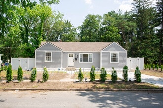 Building Photo - 102 Shepherd Rd