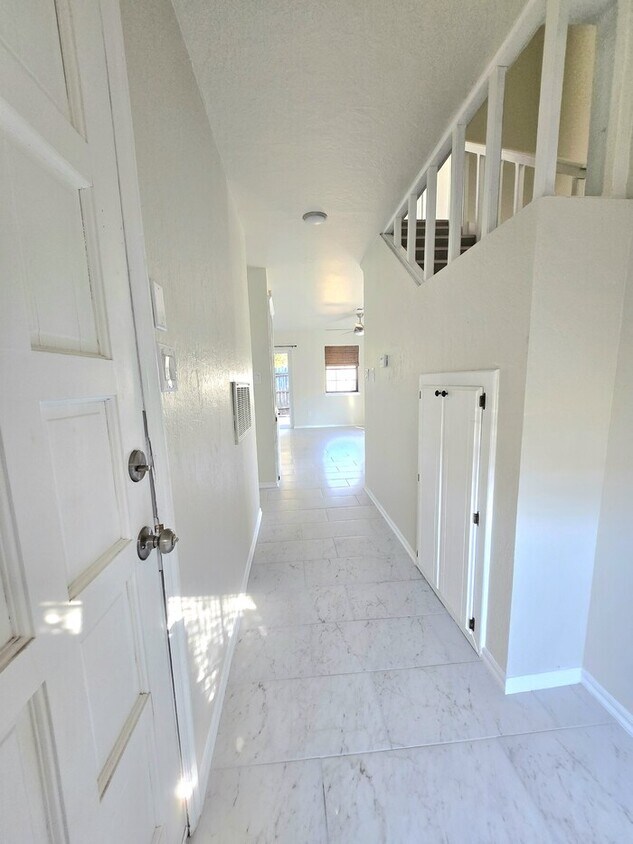 Foto principal - West Norman 2 Bed 1.5 Bath Fully Remodeled...