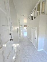 Building Photo - 1022 Rambling Oaks Dr
