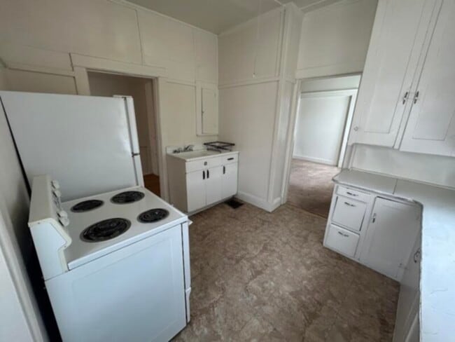 Building Photo - Downtown Living!