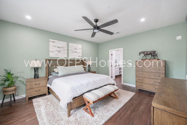 Building Photo - AVAILABLE BY JULY 15