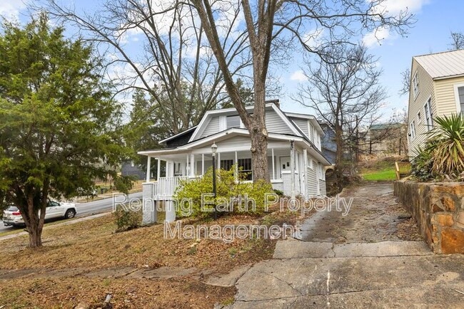 Building Photo - 1900 15th Ct N