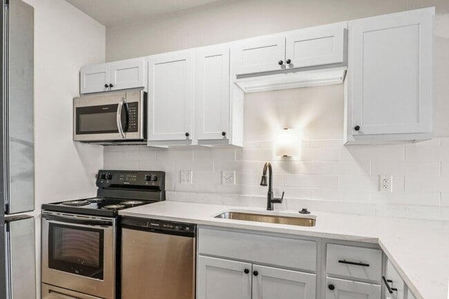 Building Photo - 1314 N Gammon Rd