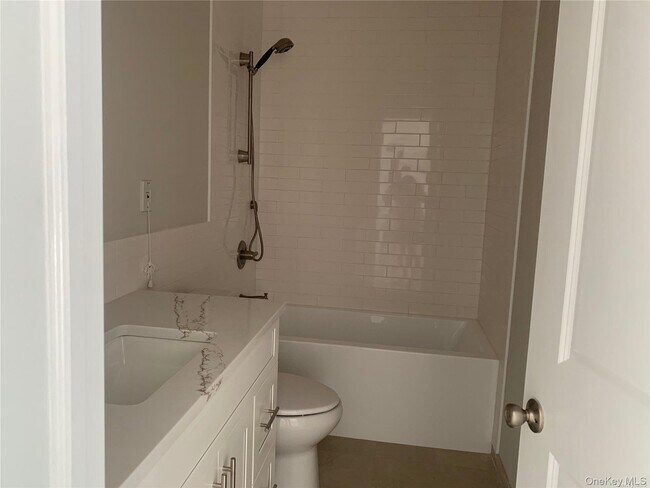 Building Photo - 515 Jackson Ave