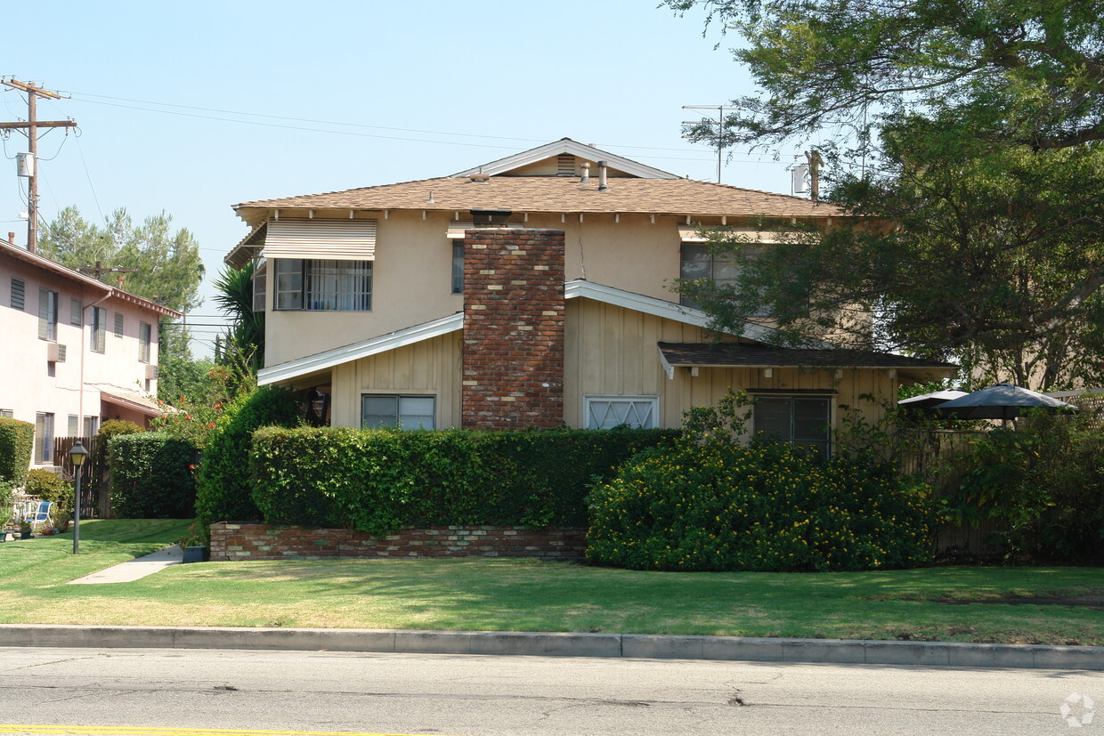 Primary Photo - 14209 Moorpark St