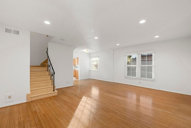 Building Photo - 1209 Orange Grove Ave