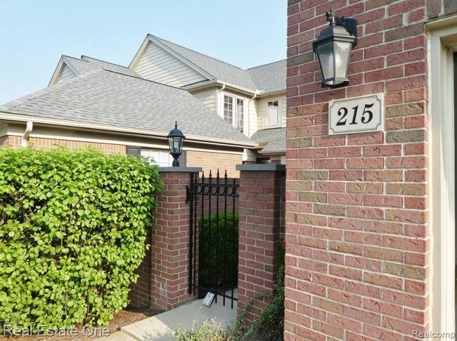 Building Photo - 215 Harrington Dr