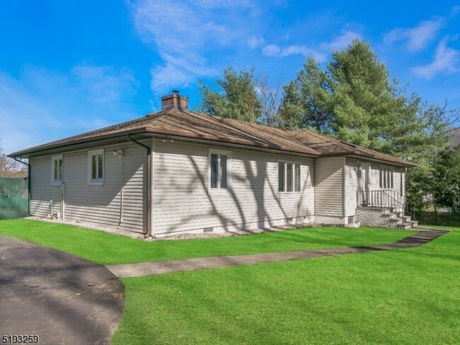 Building Photo - 419 Ratzer Rd