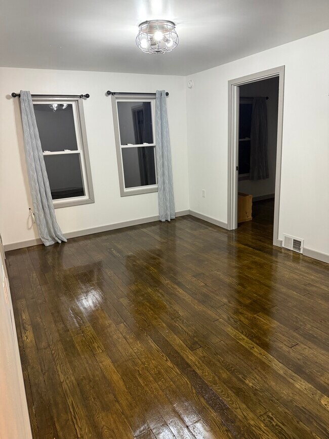 Foto del edificio - 2397 Railroad St