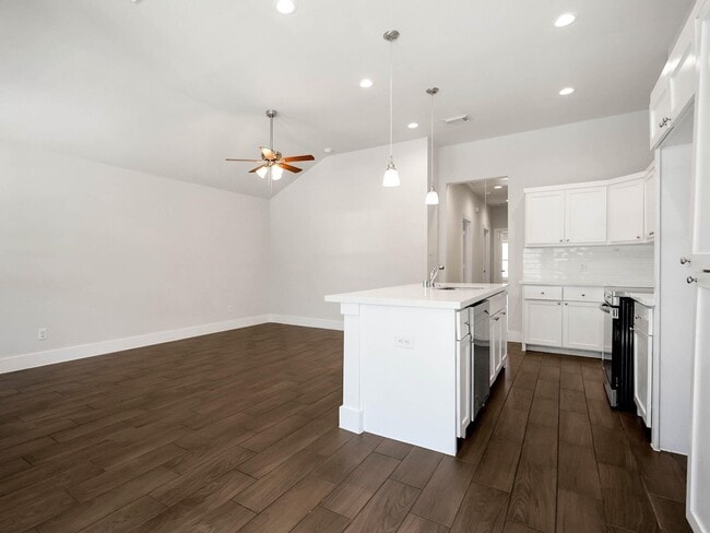Building Photo - 5901 Woodview Dr
