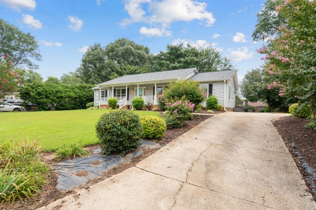 Building Photo - 111 Ticonderoga Dr