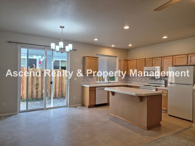 Foto del edificio - Beaverton Convenience with Central AC & Attached Garage  Minutes to MAX, Costco, Nike & Parks 1 o...
