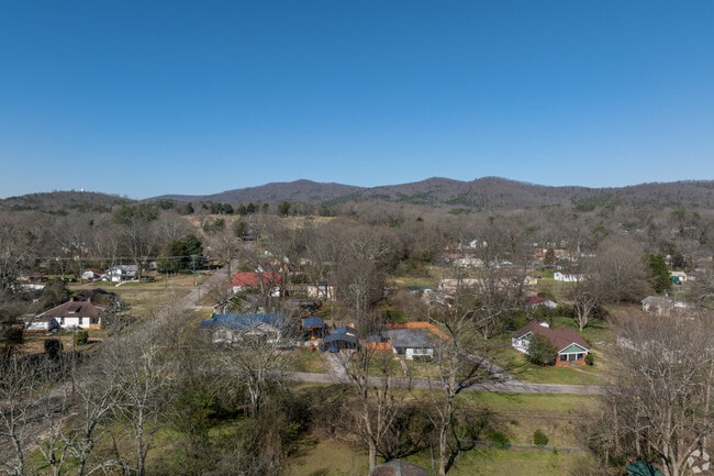 Neighborhoods in Anniston are quiet.