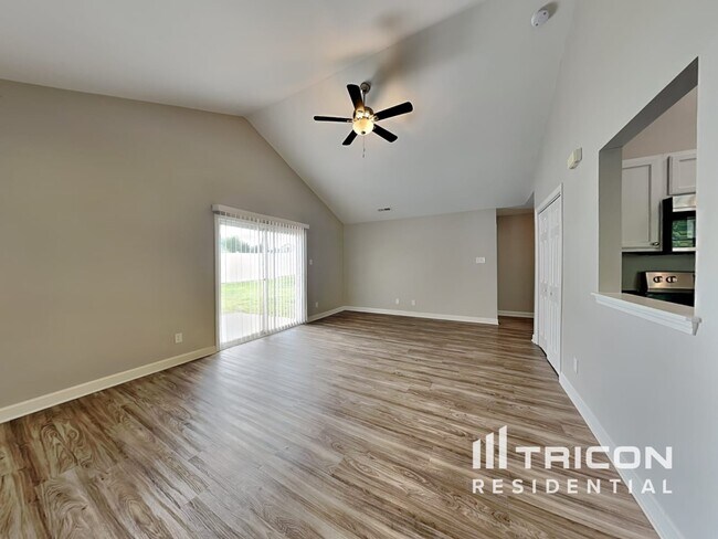 Foto del edificio - 112 Maple Crest Dr