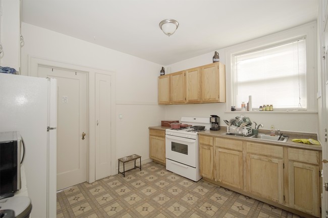 Foto del edificio - 5511 N Campbell Ave