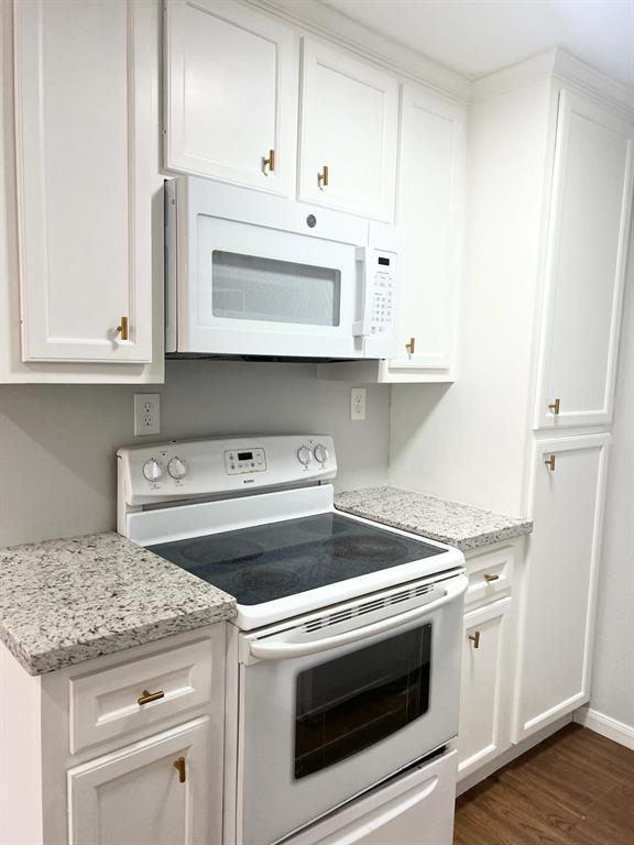 Building Photo - 134 W Austin Ave