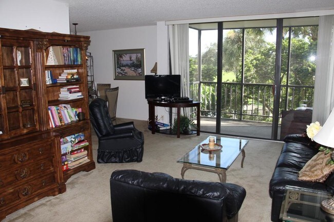 Building Photo - 6845 Willow Wood Dr