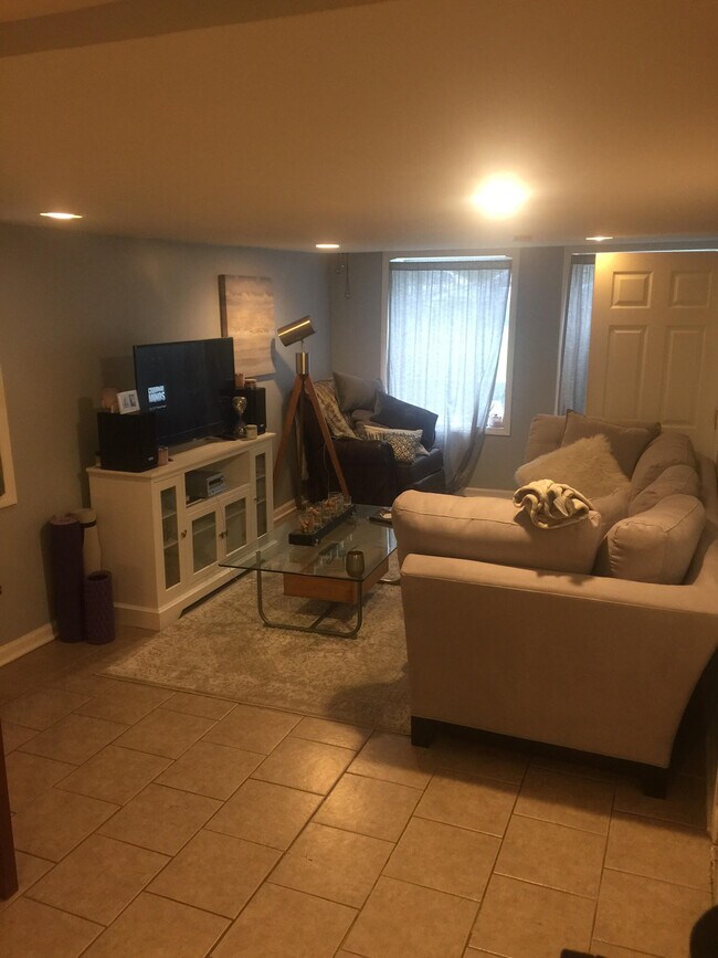 Foto del edificio - 2721 N Artesian Ave