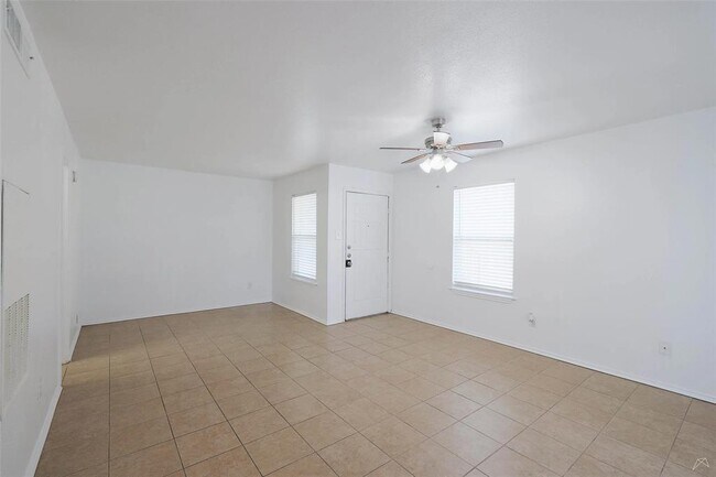 Foto del edificio - 2323 Wells Branch Pkwy