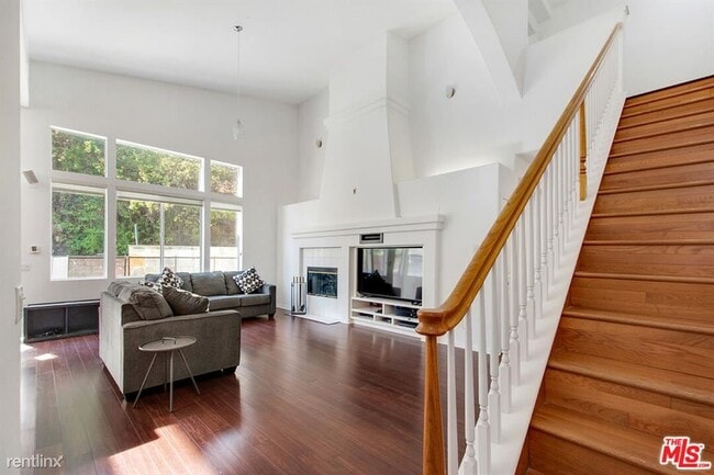 Building Photo - 4 br, 2.5 bath House - 5207 S Chariton Ave
