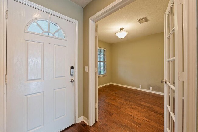 Building Photo - 9315 Copper Cove Dr