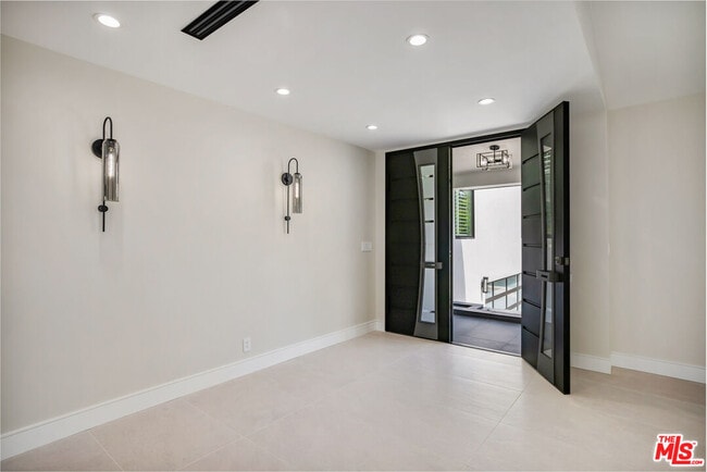 Building Photo - 10452 Le Conte Ave