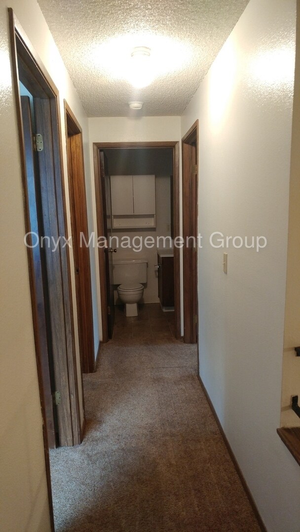 Building Photo - 4464 SW Stoddard Dr