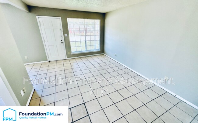 Building Photo - 1742 Gowan Dr