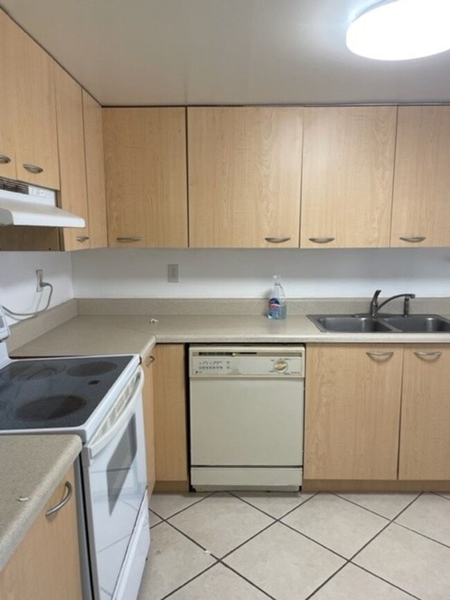 Foto del edificio - Sunny Isles Condo $2200