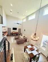 Building Photo - 1608 Champions Dr